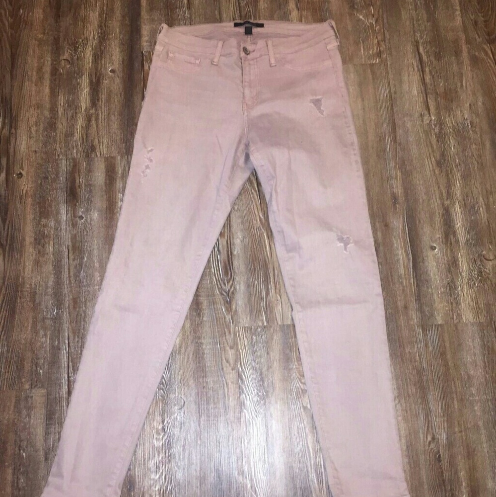 Distressed skinny jeans